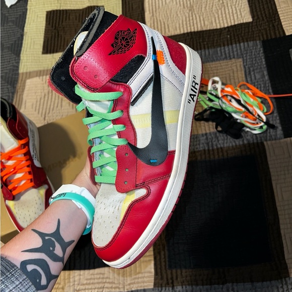Off White Jordan 1 “Chicago” - Picture 7 of 9